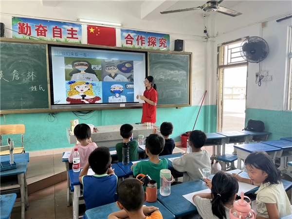 新华学子资助下乡行：资助兴学促发展，志愿携手共成长