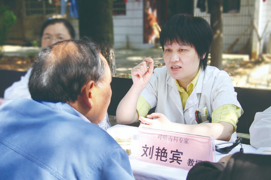 护健康牢记初心使命 以真情践行“医者四心” ——湘潭市第一人民医院第七届中国医师节先进人物风采
