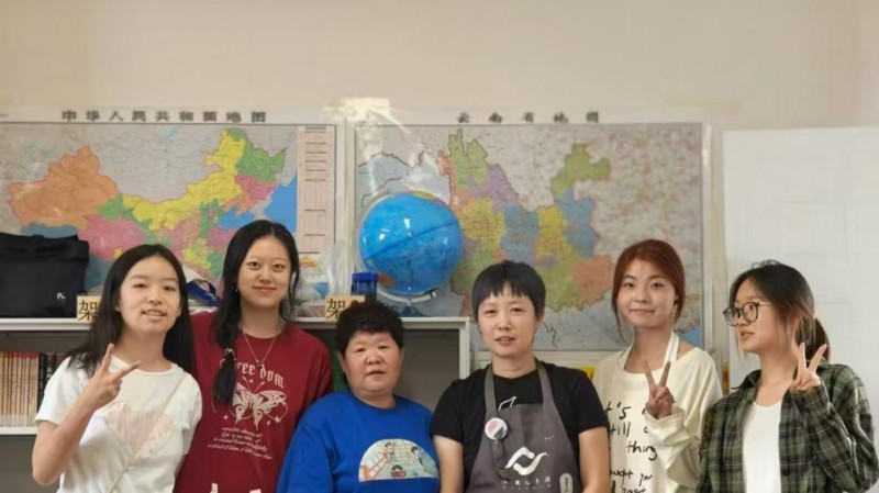 华北电力大学“乡”约盛夏实践队赴昆明市官渡区大街村金凤小学开展图书整理活动