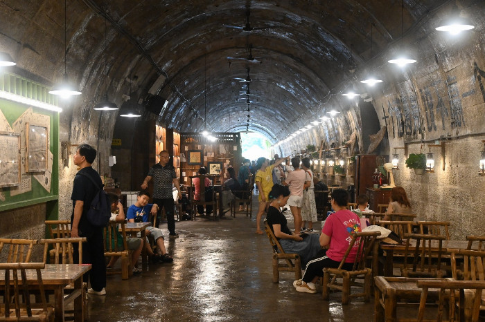 防空洞中寻新用，历史遗迹焕新光