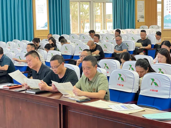四川省崇州市怀远中学召开2024秋季开学德育安全工作会议