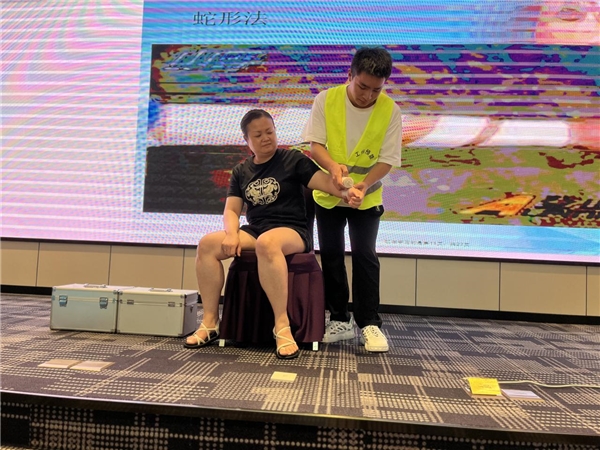 成都市龙泉驿区:深化工伤预防 为企业保驾护航