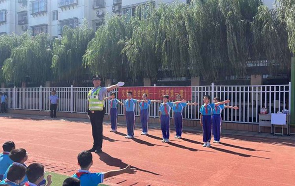 《开学第一课》——邯郸市丛台区实验小学交通安全进校园