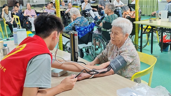 青春奋进“百千万”|广东食品药品职业学院：关爱耄耋老人怀集社会实践