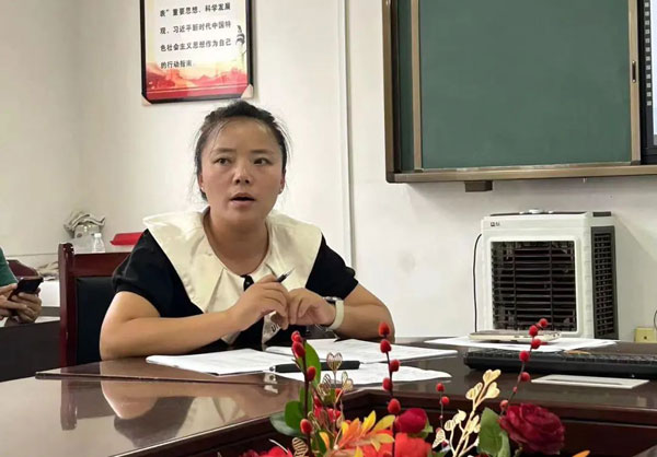 崇州市怀远中学初中学校召开九年级教师会暨成绩分析会