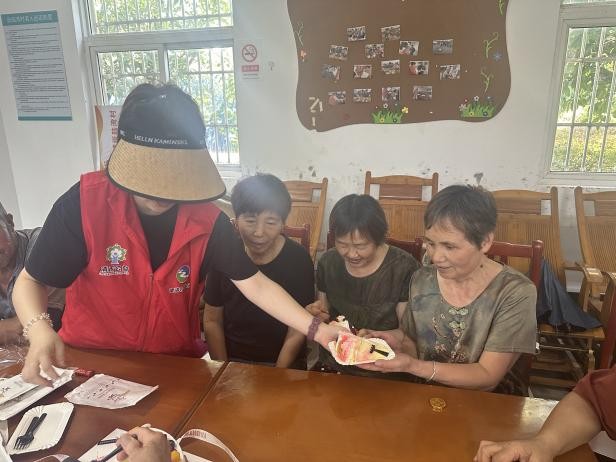 “夕阳红韵，寿诞同欢”老年人生日会活动—张陆湾村居家养老服务照料中心