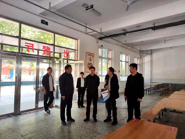 督导提升 精致办学——邯山区教体局党组书记、局长崔仲印到邯山区第五中学指导迎评工作
