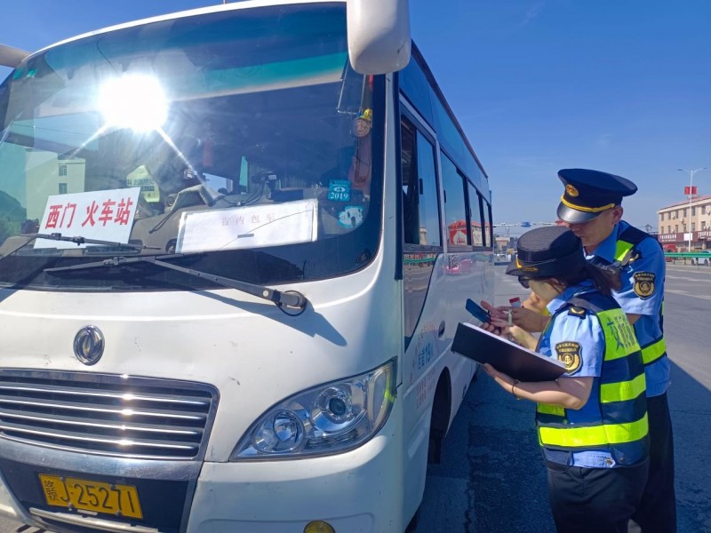 国庆我在岗 为群众出行护航 “不打烊”