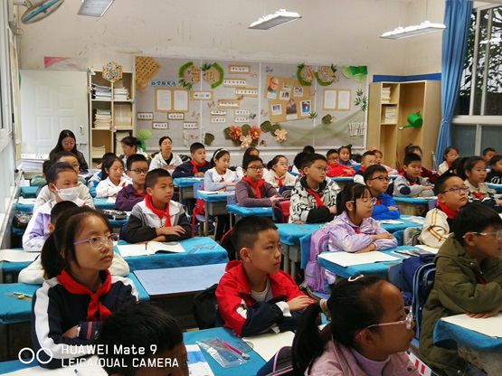 以课会友促交流，听评互鉴共成长
