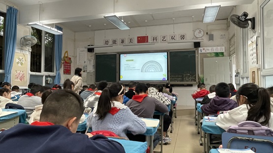 以课会友促交流，听评互鉴共成长