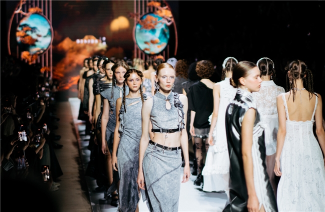 KENSUN闪耀Moscow Fashion Week中国设计师融现代创新与传统艺术
