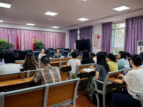 成都市新都区东湖中学召开2024秋季英语组首次教研活动