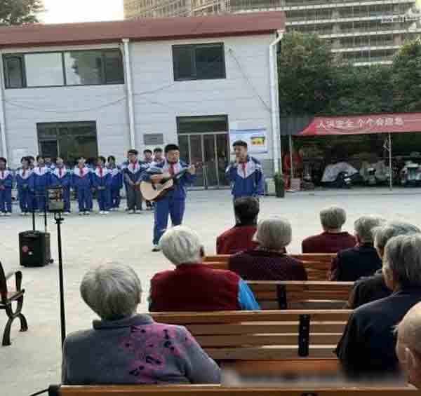 岁岁重阳秋意浓，生生敬老孝心传——邯郸市第二十七中学重阳节敬老孝亲系列志愿服务活动