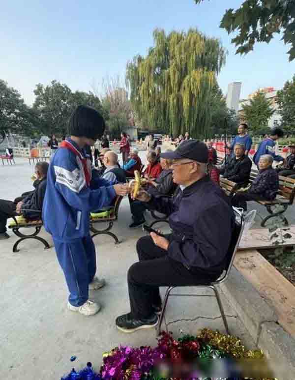 岁岁重阳秋意浓，生生敬老孝心传——邯郸市第二十七中学重阳节敬老孝亲系列志愿服务活动