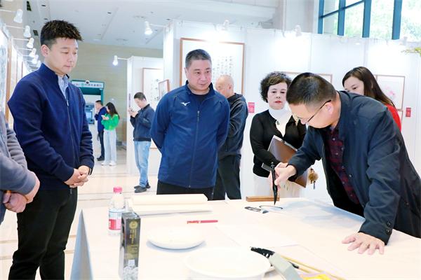 青羊区、崇州市庆祝中华人民共和国成立75周年视觉艺术佳作展开展