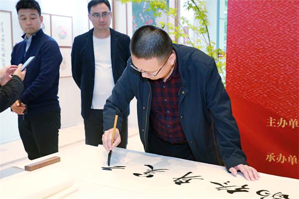 青羊区、崇州市庆祝中华人民共和国成立75周年视觉艺术佳作展开展