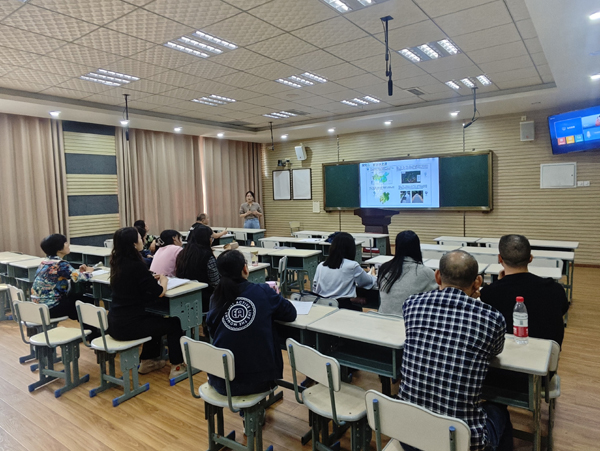 乐山一中：潜心教研，学思同行