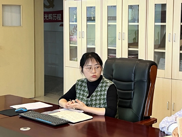 成医附小举行一年级班主任教研活动
