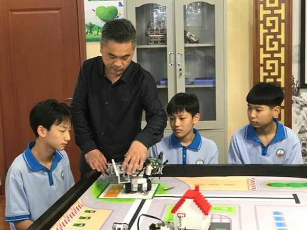 临城县第二中学开展机器人科普活动