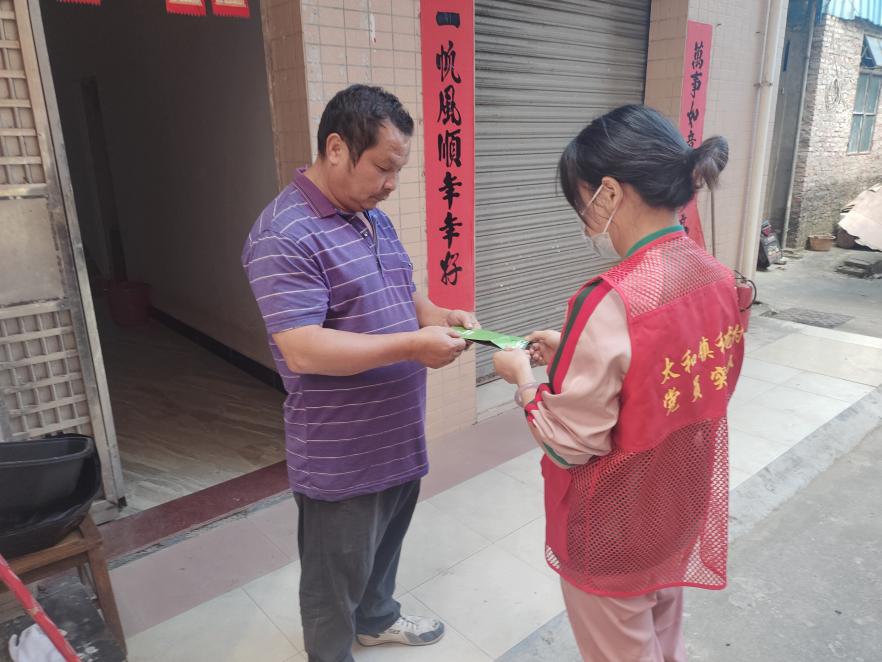 垃圾分类在我心·低碳环保进村居
