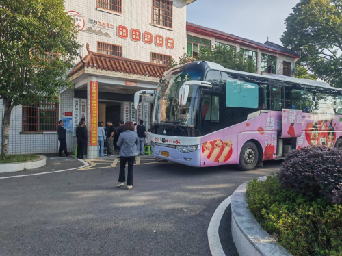 衡南县栗江镇：干部群众齐献血，爱心热血暖人心