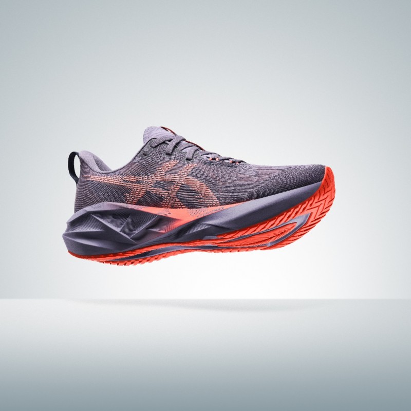 ASICS 亚瑟士推出全新 NOVABLAST 5，感受速度与回弹的巧妙相融