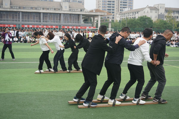 赛场勇拼搏 风采耀金秋