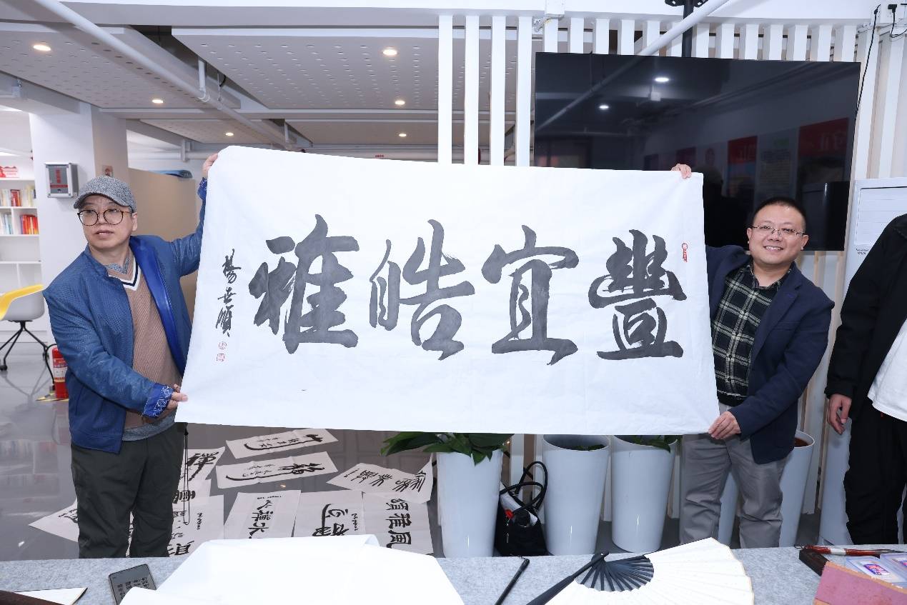 “丰宜皓雅”艺术团活动空间揭牌仪式顺利举行