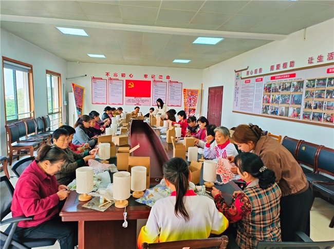天心区暮云社区:享受手作魅力 照亮快乐时光