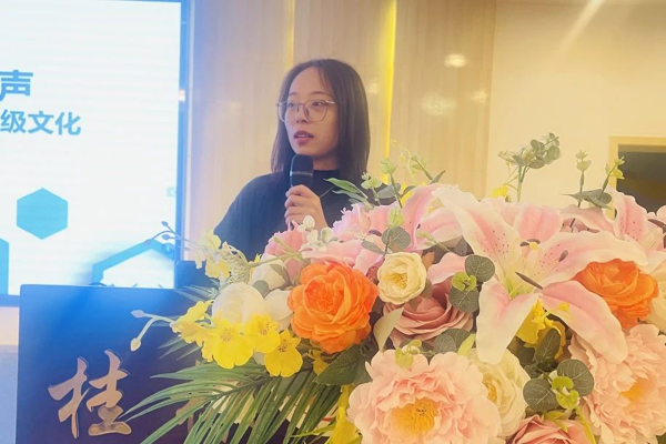 成医附小召开“追光”班主任工作坊教研会议