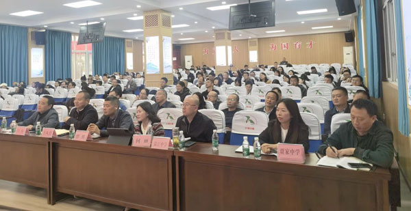 四川省崇州市怀远中学举办第二届教学研讨会暨青年骨干教师培训会