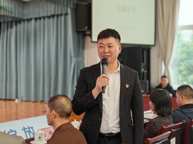 校家社联动 共筑成长梦