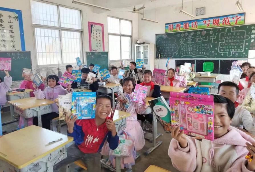 情牵留守，爱暖童心——湖州师范学院公益捐书活动顺利开展