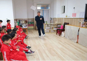 军人爸爸进课堂 红色教育润童心