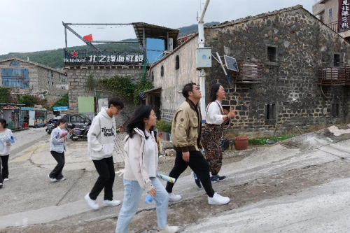 “联结两岸岚台情,梦筑文创坊韵悠”福州工商学院印象岚海项目团队探寻平潭文创产业