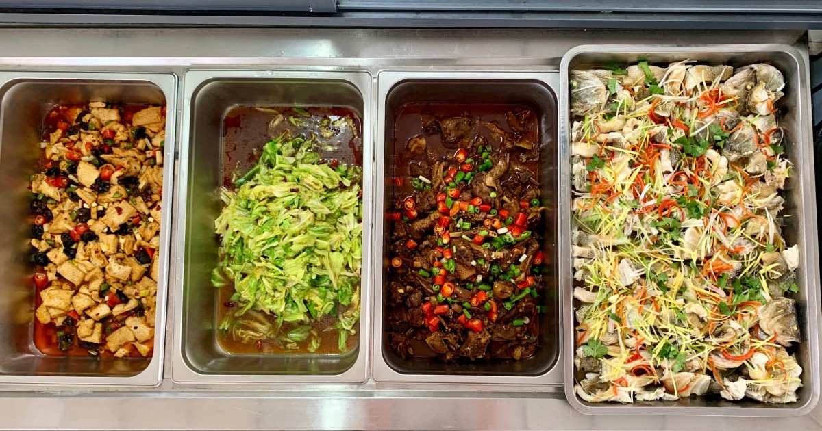 襄阳 “牛肉面”走进昆明项目职工餐桌