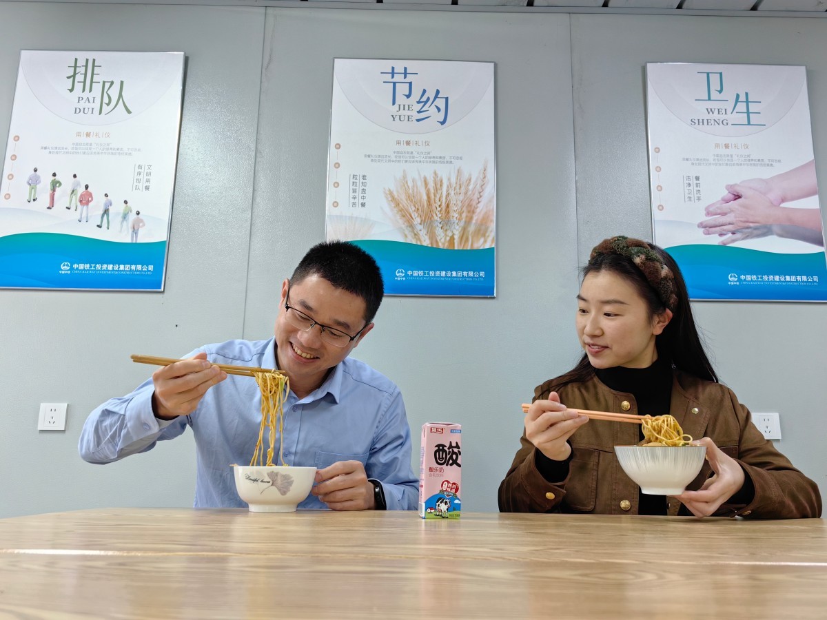 襄阳 “牛肉面”走进昆明项目职工餐桌