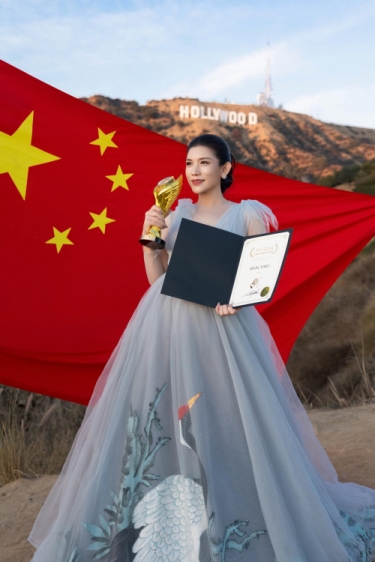中国演员商忆莎  荣获2024年中美电影节最具突破演员奖,闪耀好莱坞