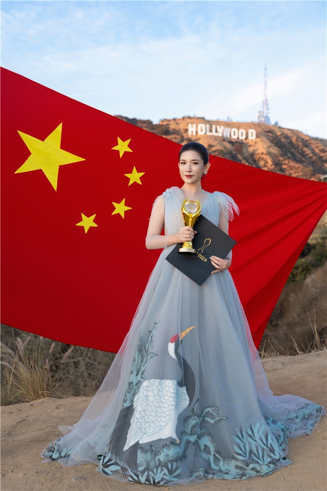 中国演员商忆莎  荣获2024年中美电影节最具突破演员奖,闪耀好莱坞