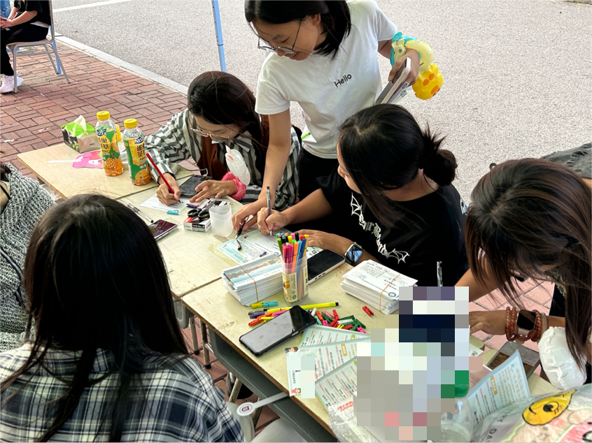 锦旗飘扬，爱满校园——我与校园初相遇公益主题活动