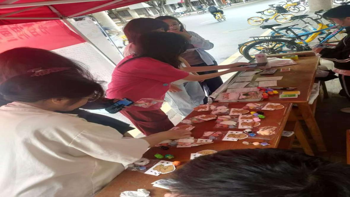 手作传情，书送希望——为留守儿童汇聚爱心