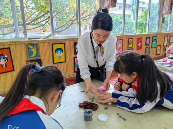 多彩社团展风采，五育并举促成长