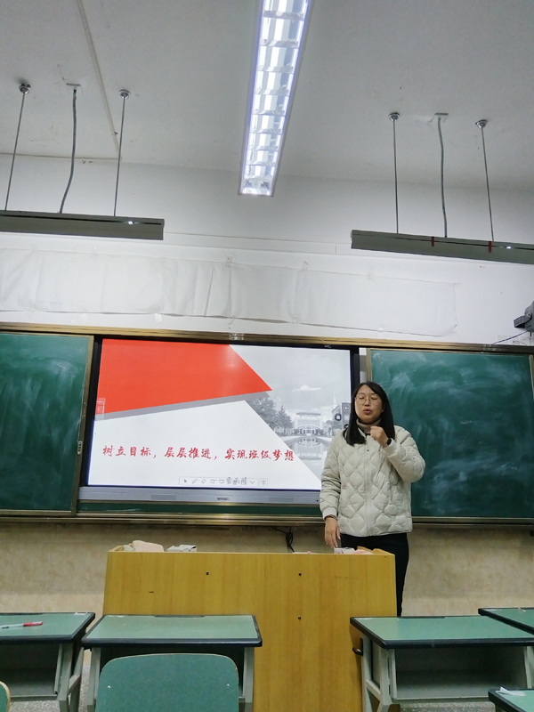 四川省乐山一中彭建班主任工作室开展交流研讨会