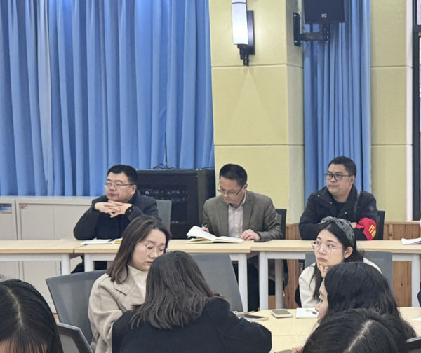崇州市蜀城中学青年教师展示课汇报总结会