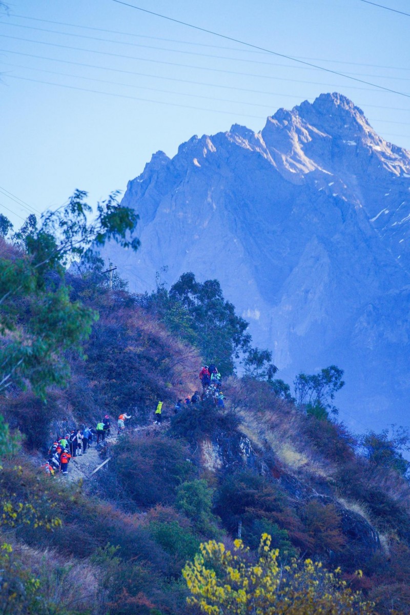 首届香格里拉虎跳峡山径赛圆满举办,掀起体育旅游新热潮
