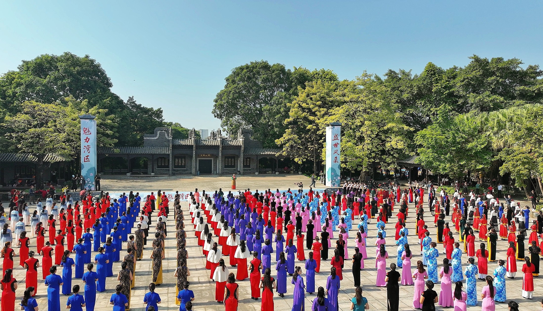 “魅力湾区，盛世风采” 一一庆祝春节申遗成功粤港澳民族服饰文化艺术节在东莞盛大举行