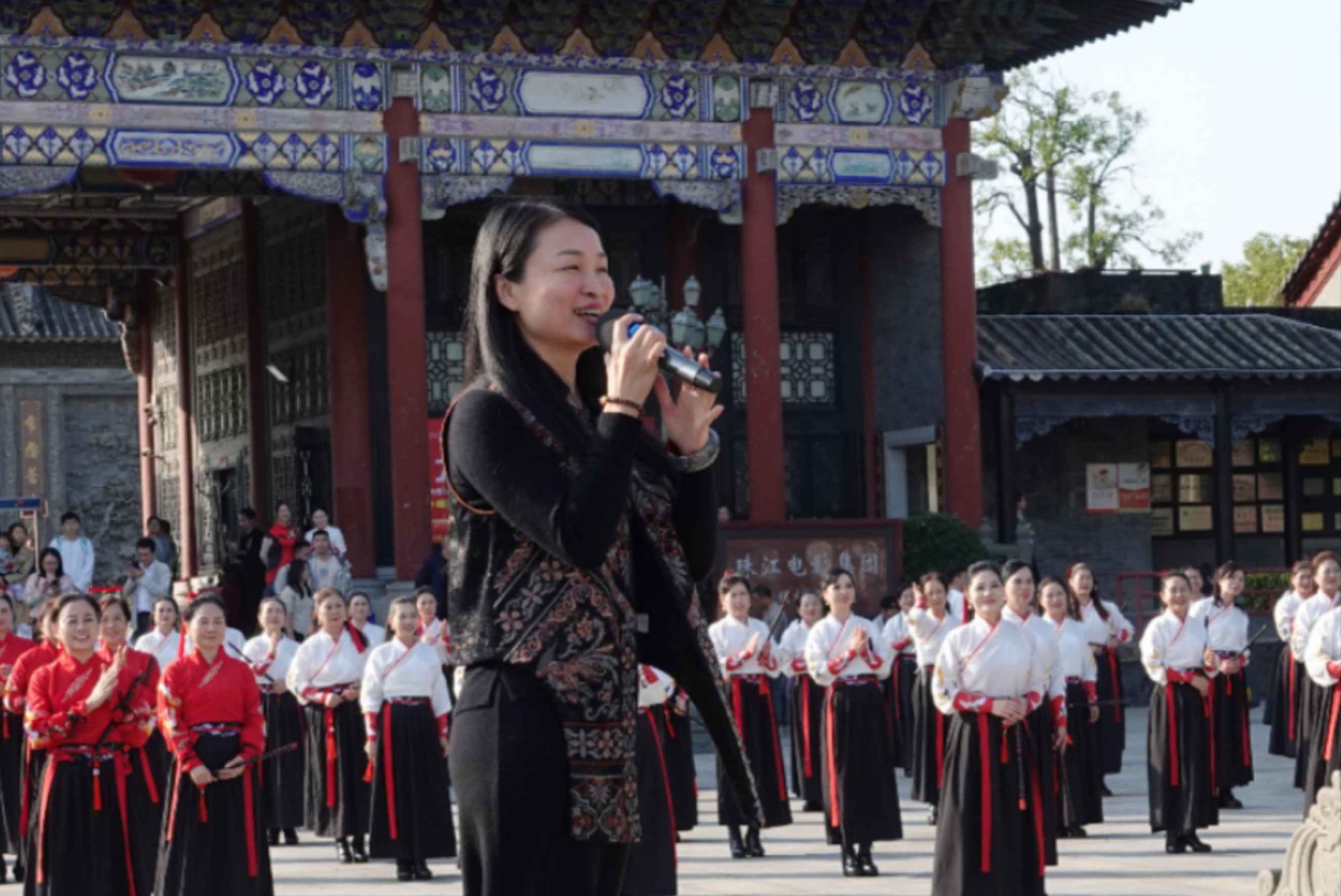 “魅力湾区，盛世风采” 一一庆祝春节申遗成功粤港澳民族服饰文化艺术节在东莞盛大举行
