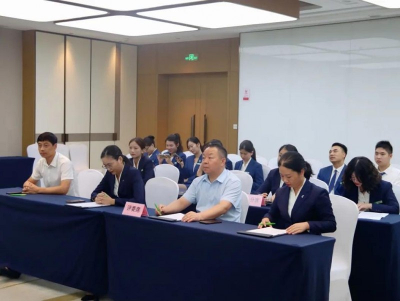 中建七局资产运营公司滨河假日酒店开展“前厅服务意识及沟通技能专项竞赛”