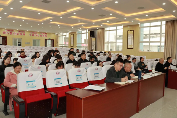 成都市新都区东湖中学召开2026届初二教学工作会