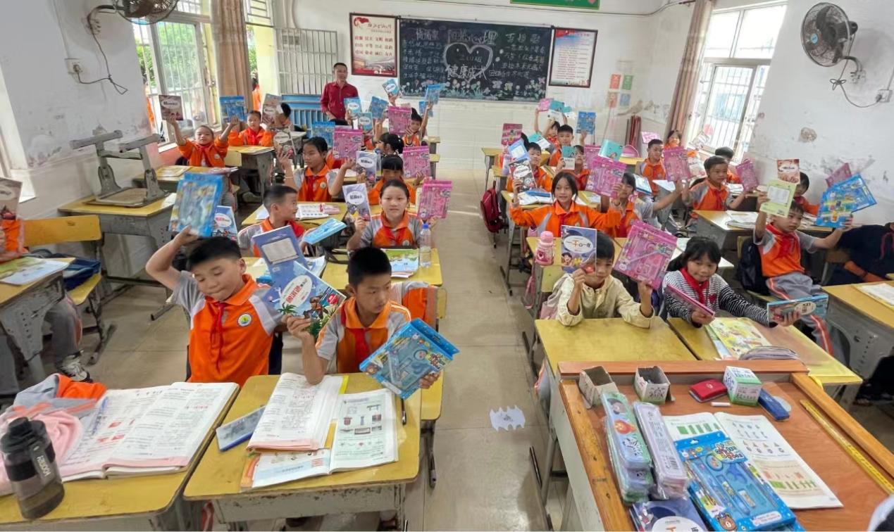 “寄语承情·温暖同行”青岛科技大学中德工程学院校园公益活动